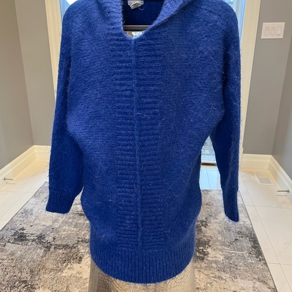Atelier Nicole Miller hooded long sweater royal blue size medium side pockets ❄️ - Picture 14 of 17